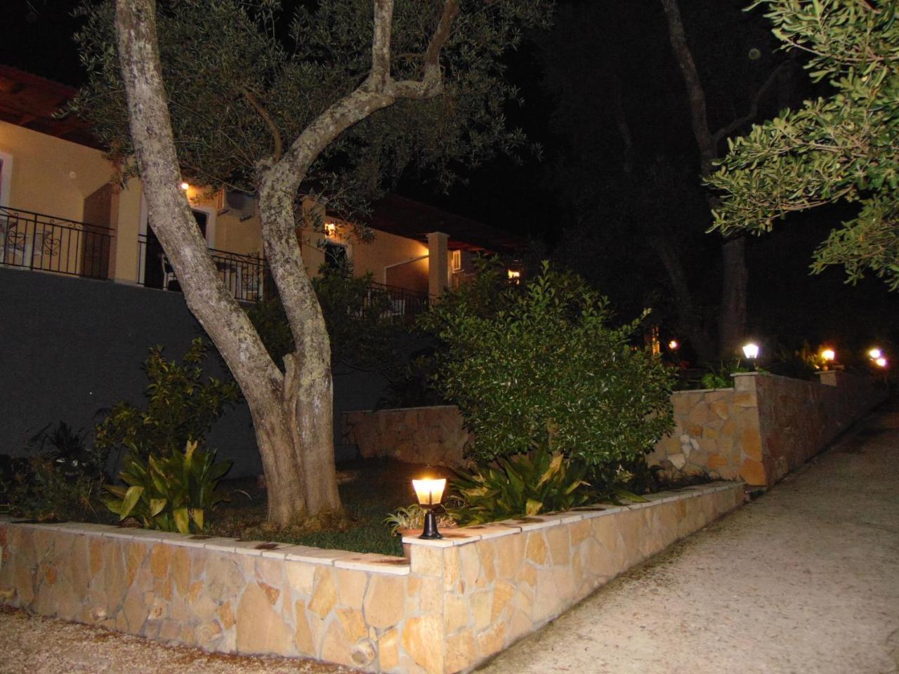 Villa Eleni - Studios Лиападес Екстериор снимка
